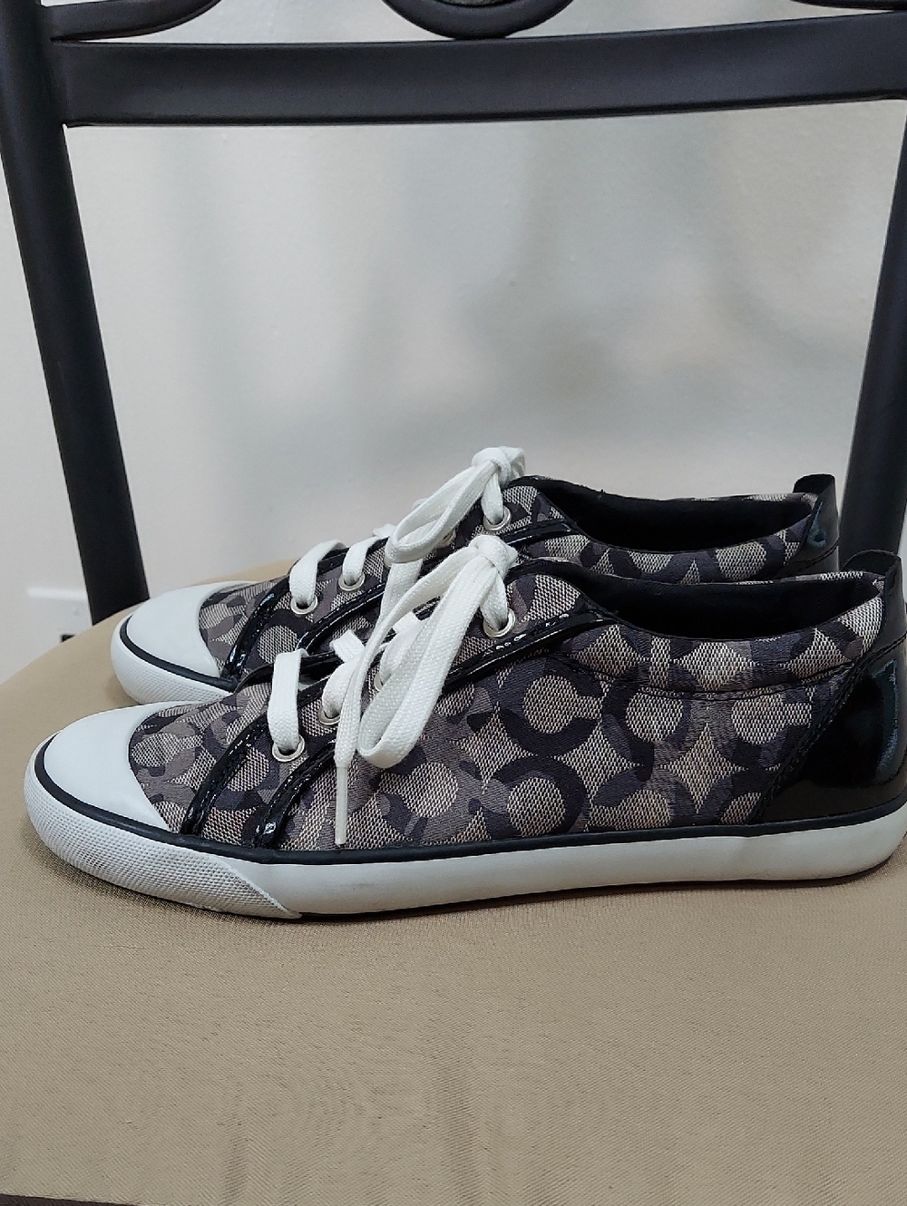 Coach Shoes, Size 8, Logo Fabric, Black & Gray, Patent Leather Heel - Picture 6 of 12